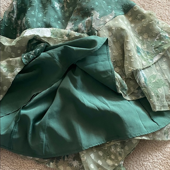 ASOS  design size 6 cut out dress ties and zips in back - Picture 10 of 11